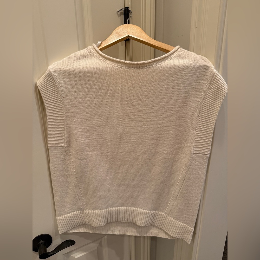 Banana Republic Cream Crew Neck Sleeveless Sweater